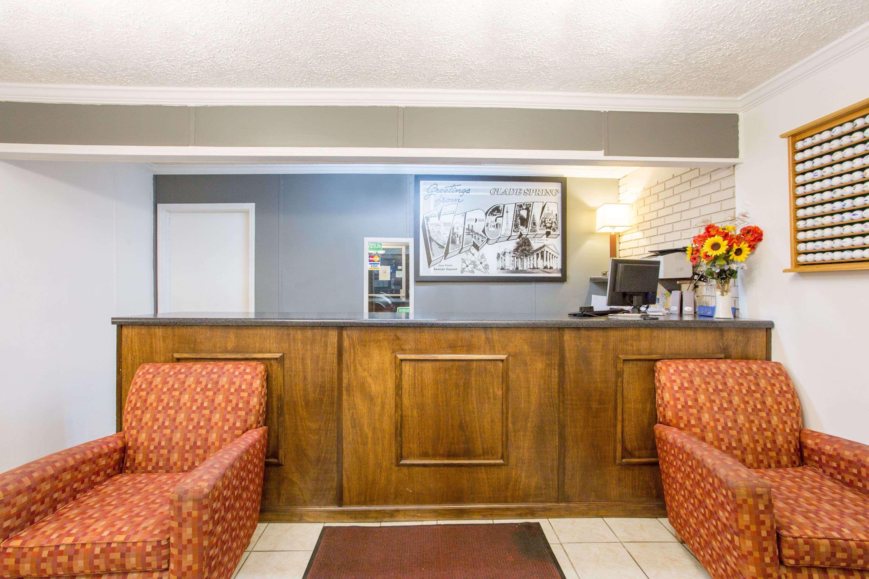 Knights Inn Glade Spring Dış mekan fotoğraf